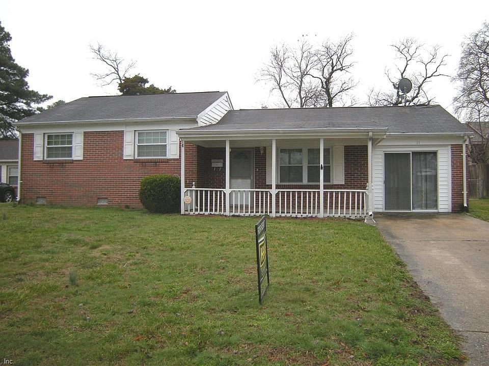 1st image of 11 Longwood Dr