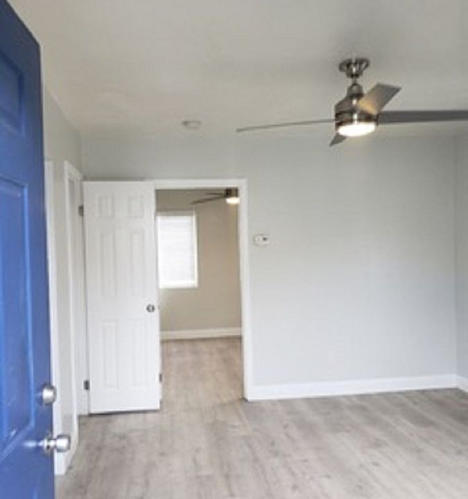 2nd image of 4422 Stanford Ave #3/4