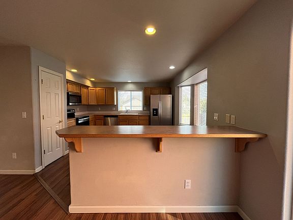 4th image of 1660 SE Pelton Ct