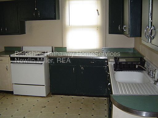 5th image of 713 S 17th St