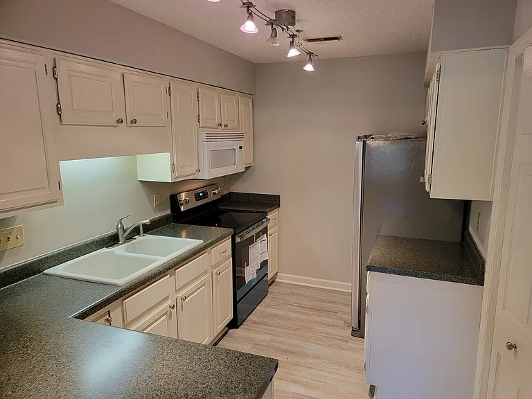 5009 Sharon Rd #C — Photo 9