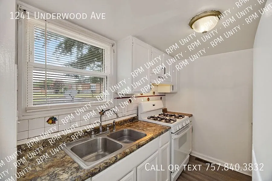 Convenient Norfolk Location — Photo 3
