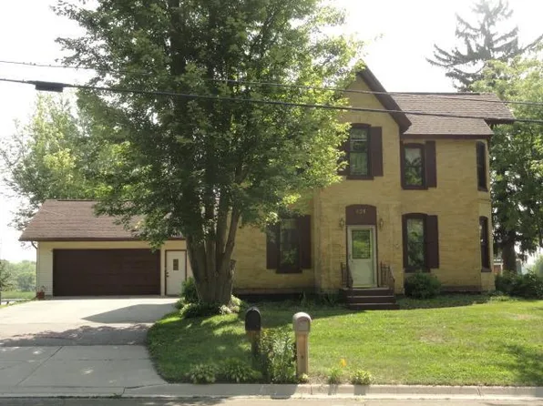 621 Silver Lake Drive, Portage, WI 53901