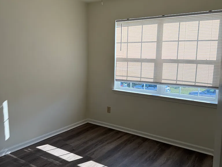814 Holbrook Dr — Photo 14
