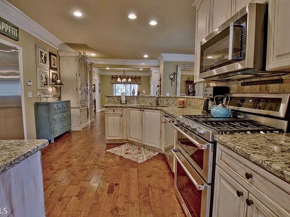 4th image of 104 Brookgrove Ln