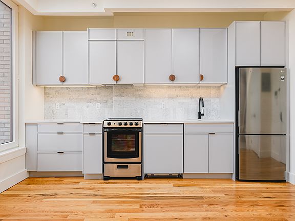 3rd image of 33 Franklin St #419