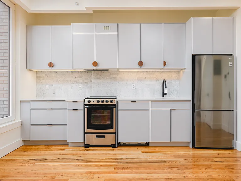 33 Franklin St #419 — Photo 3
