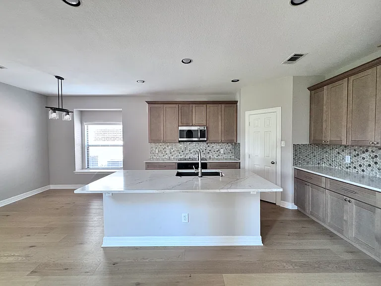 6504 Diamond Dr — Photo 8