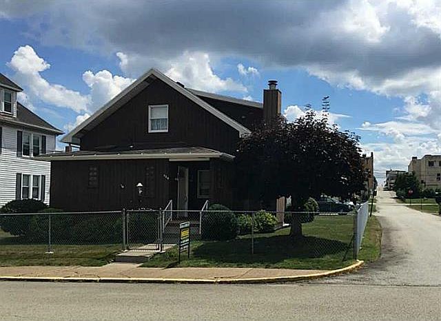 1st image of 526 Graham St