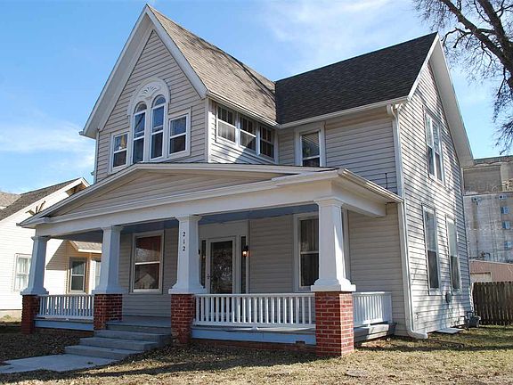 5th image of 212 NE 4th St