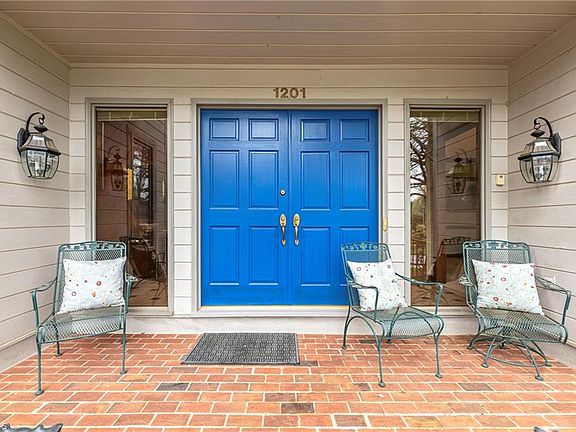 3rd image of 1201 Cliffspring Ct