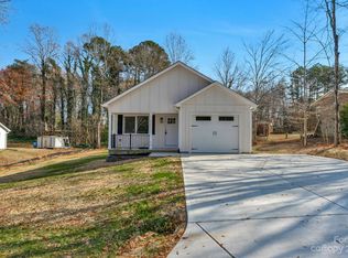 210 N 10th Ave, Maiden, NC 28650