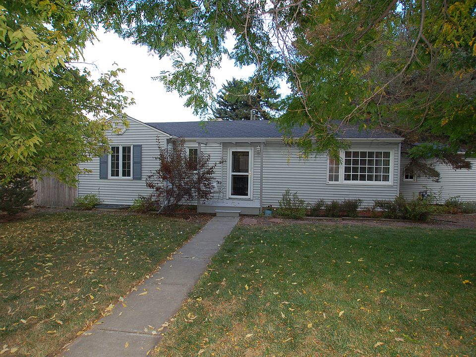 Charming Ranch on outside