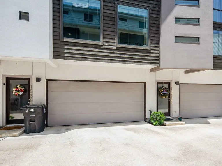 1535 Birdsall St #C — Photo 3