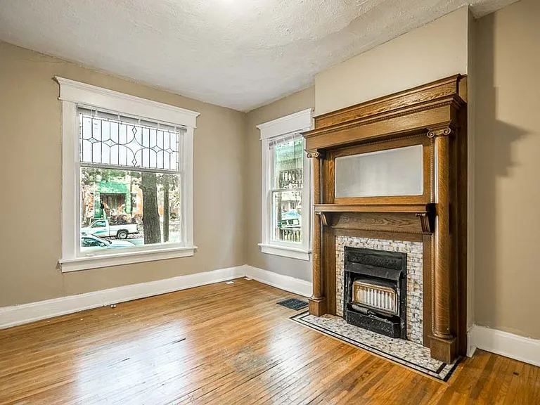 227-229 Wilber Ave — Photo 27