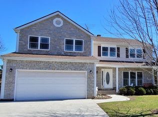 205 Timber Oaks Dr, North Aurora, IL 60542