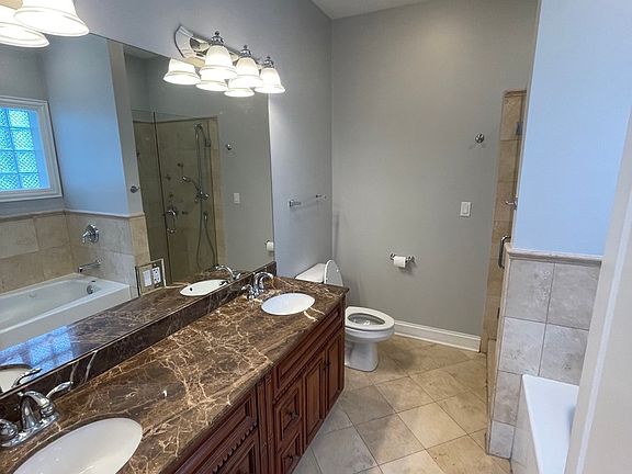 5th image of 6229 N Richmond #3N