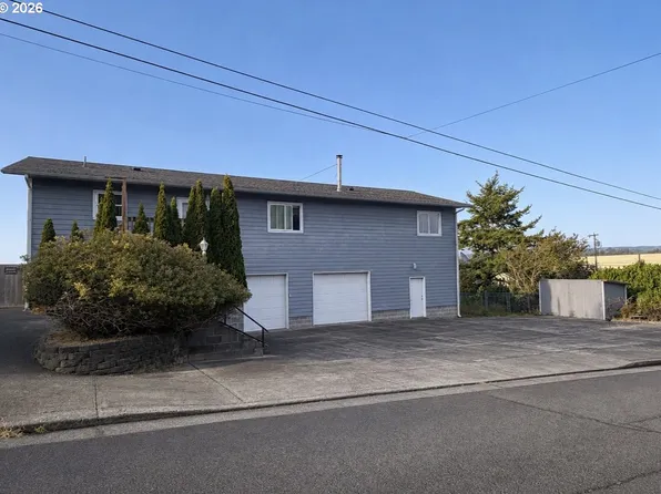 2280 Connecticut Ave, North Bend, OR 97459