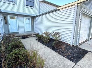 220 Regina Dr, Bedford, OH 44146