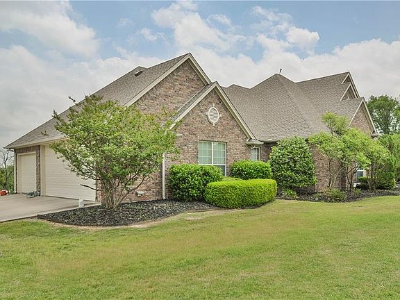 4th image of 300 Lantana Dr
