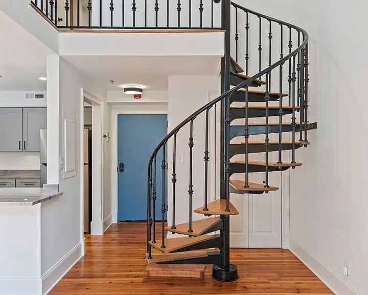 377 King St #201 — Photo 13