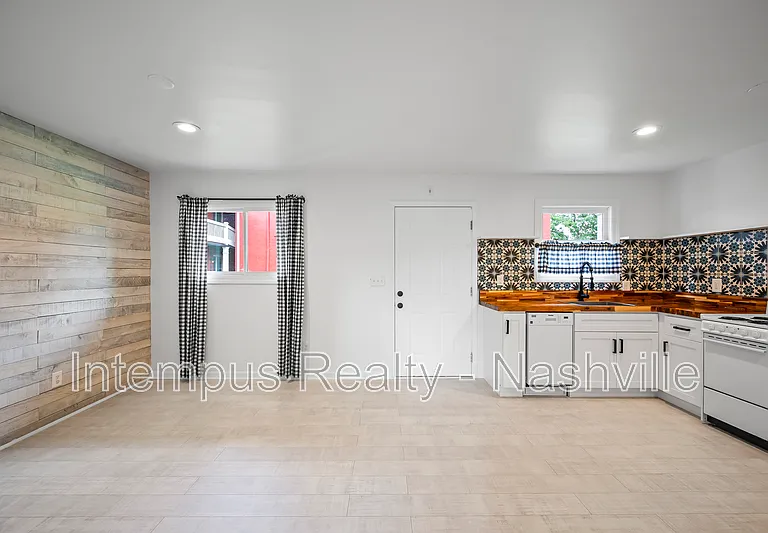 910 Shelby Ave #201 — Photo 3