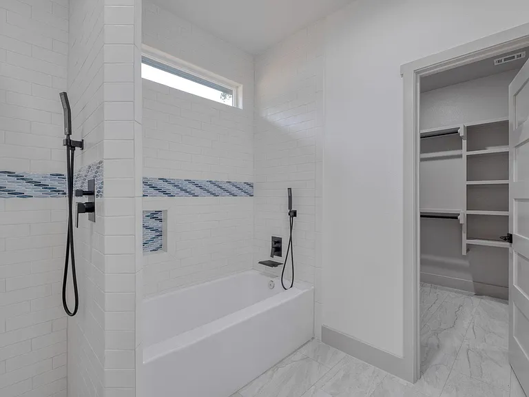 202 Washington St — Photo 16