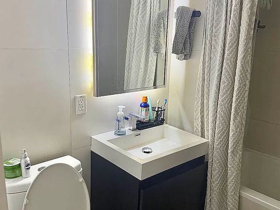 5th image of 72 Maujer St APT 1B