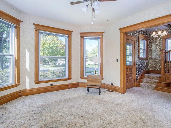 4th image of 310 N Washington Ave
