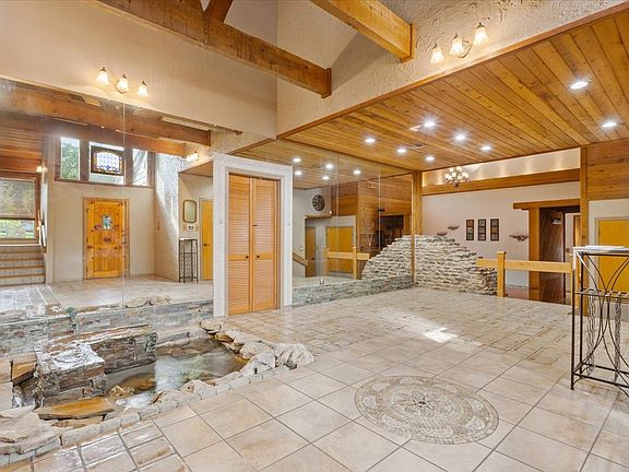 4th image of 3724 Greenleaf Dr
