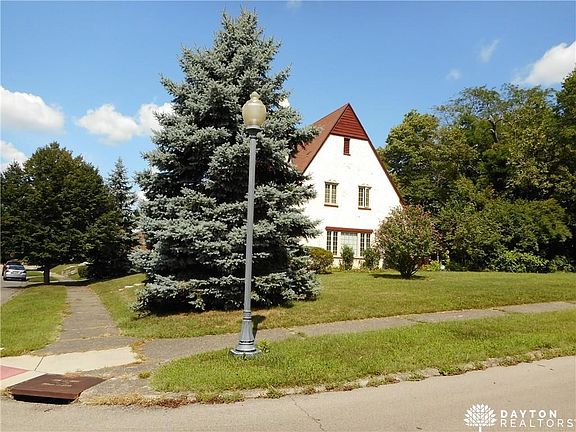 4th image of 1575 Campus Dr