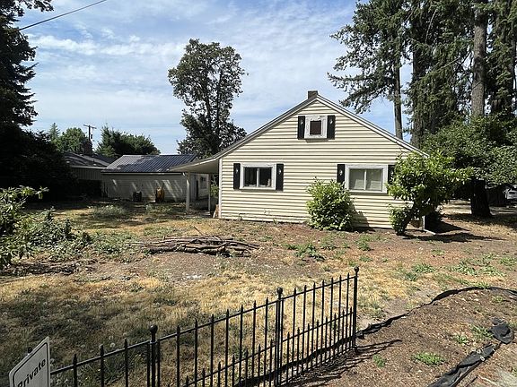 3rd image of 710 SE Englewood Dr