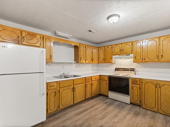 4th image of 300 Cross Creek Rd #3-37807