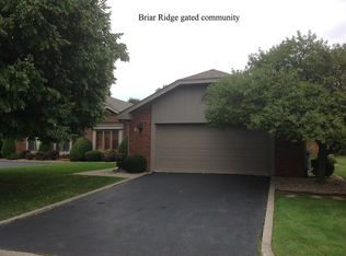 31 Gleneagles Dr, Schererville, IN 46375
