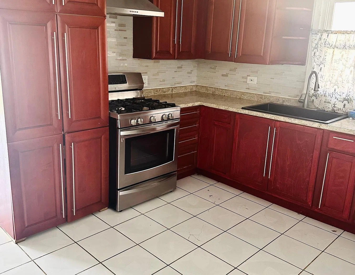 3 bed, 864 sqft, $1,750 — Photo 3