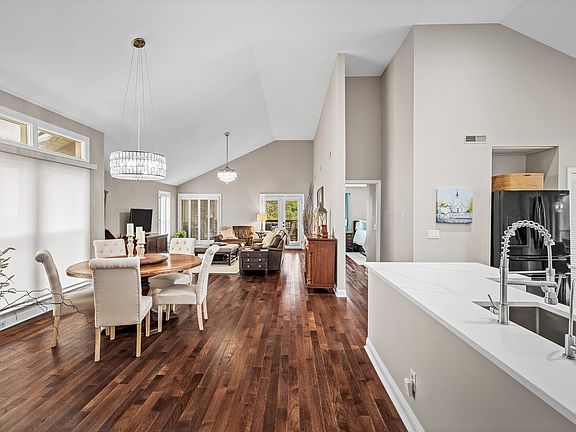 5th image of 1133 Woodvale Dr