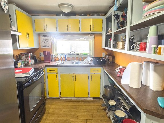 3rd image of 93 Greenwood St