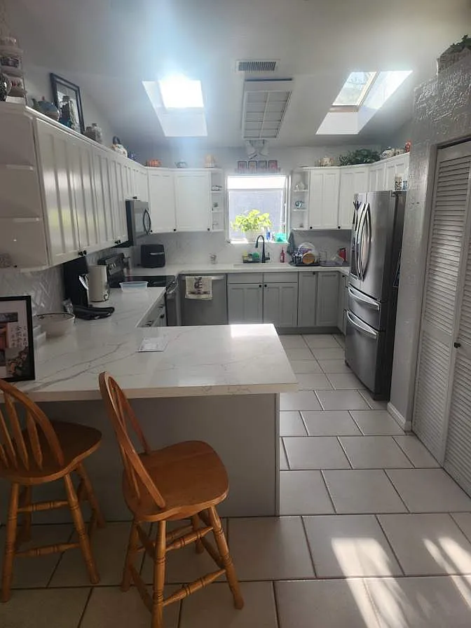 3 bed, 1800 sqft, $900 — Photo 1