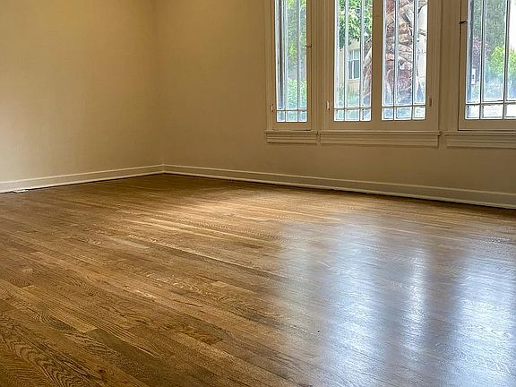 5th image of 1317 N Hayworth Ave #1/2
