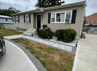 160 Pacific St, Copiague, NY 11726