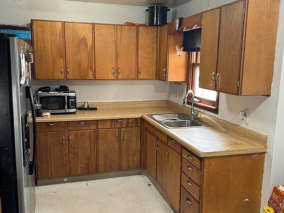 3rd image of 504 18th St NW