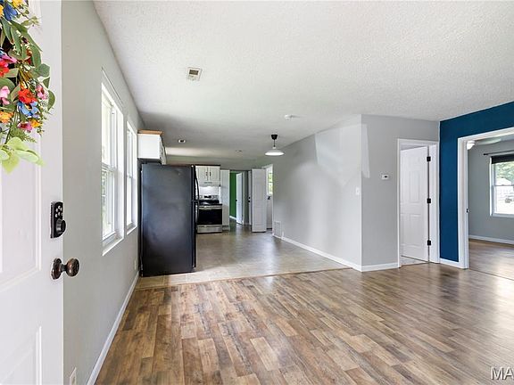2nd image of 10009 Three Oaks Ln