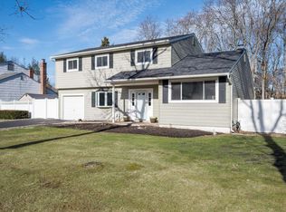 21 Stanwich Rd, Smithtown, NY 11787