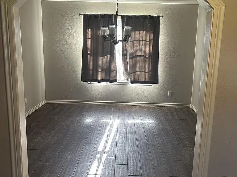 516 Candlelight Ln — Photo 3