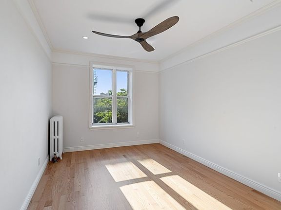 3rd image of 624 W 207th St APT 44