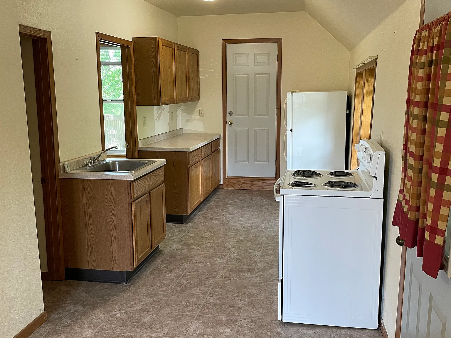 1 bed, $595 — Photo 2