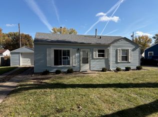 7007 Oak St, Davenport, IA 52806