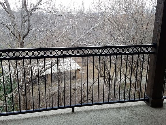 5th image of 907 Brook Forest Ln