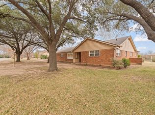1105 S Walnut St, Cleburne, TX 76033