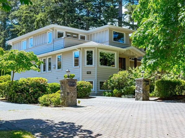 2201 Arbutus Cove Ln, Saanich, BC V8N 6N7